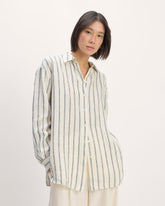 The Boyfriend Shirt in Linen | Bone/Navy