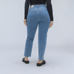 The Cheeky Hourglass Jean | Stone-Washed Sky | 28.5" Inseam