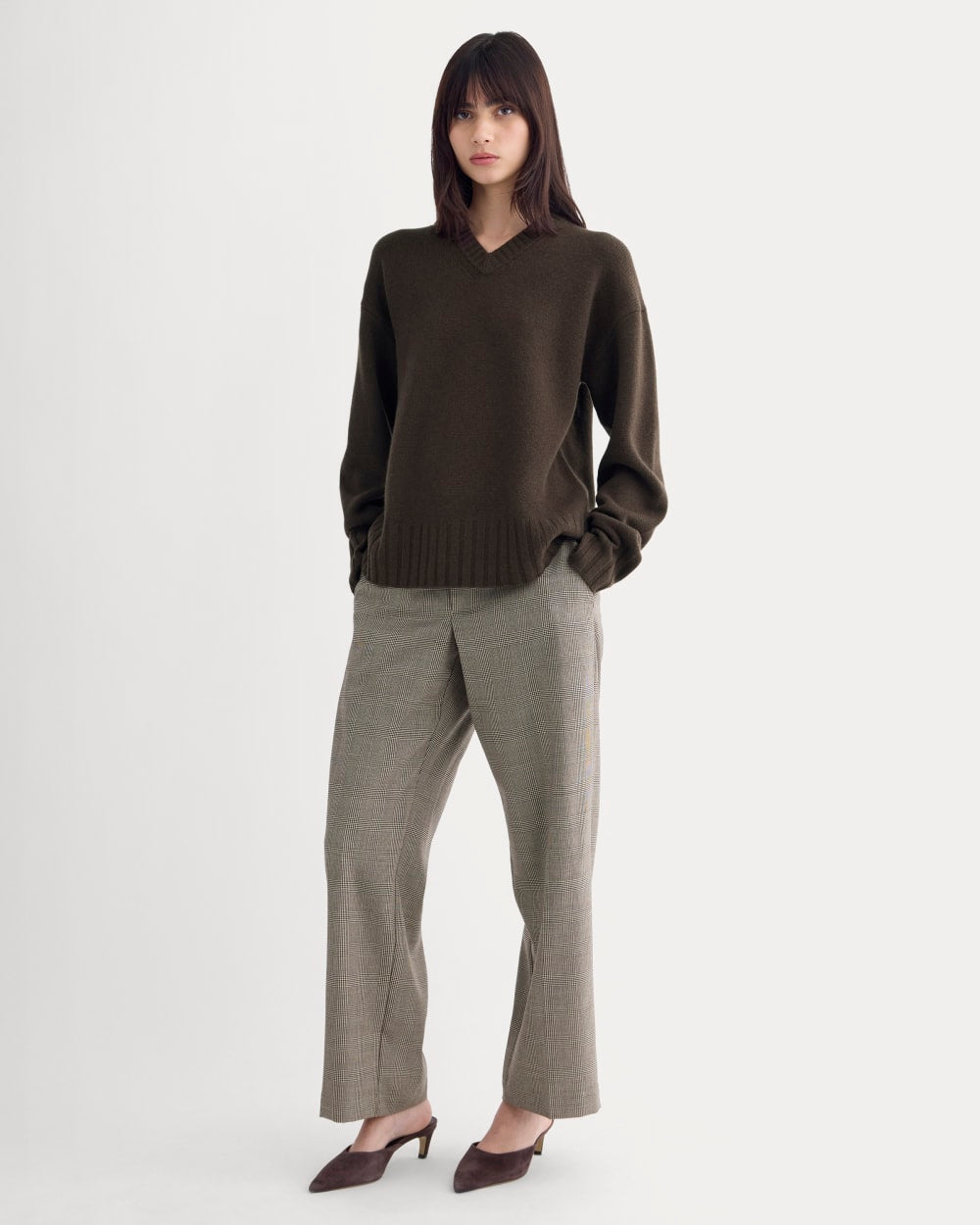 V-Neck Sweater in Extrafine Luxe Merino | Coffee Bean