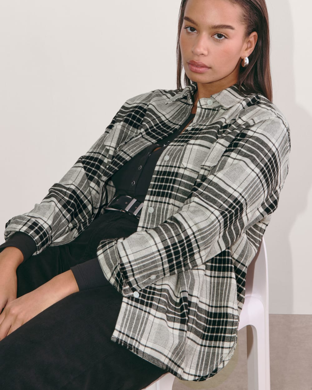The Boyfriend Shirt in Flannel | Light Heather Oat / Black