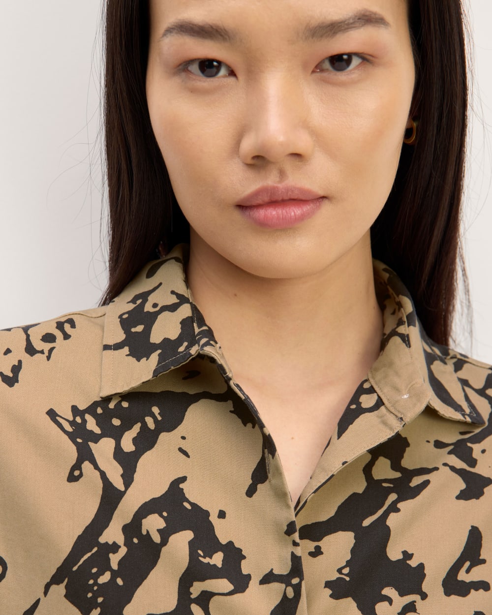 The Short-Sleeve Shirt in Butterlite | Black / Cornstalk Abstract