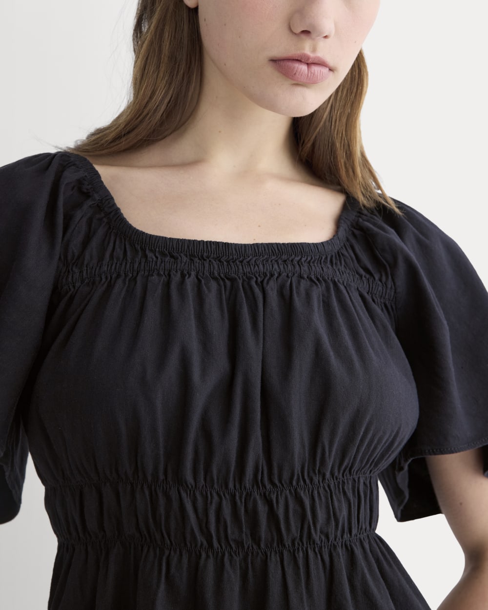 The Flutter-Sleeve Top in Stretch Linen | Black