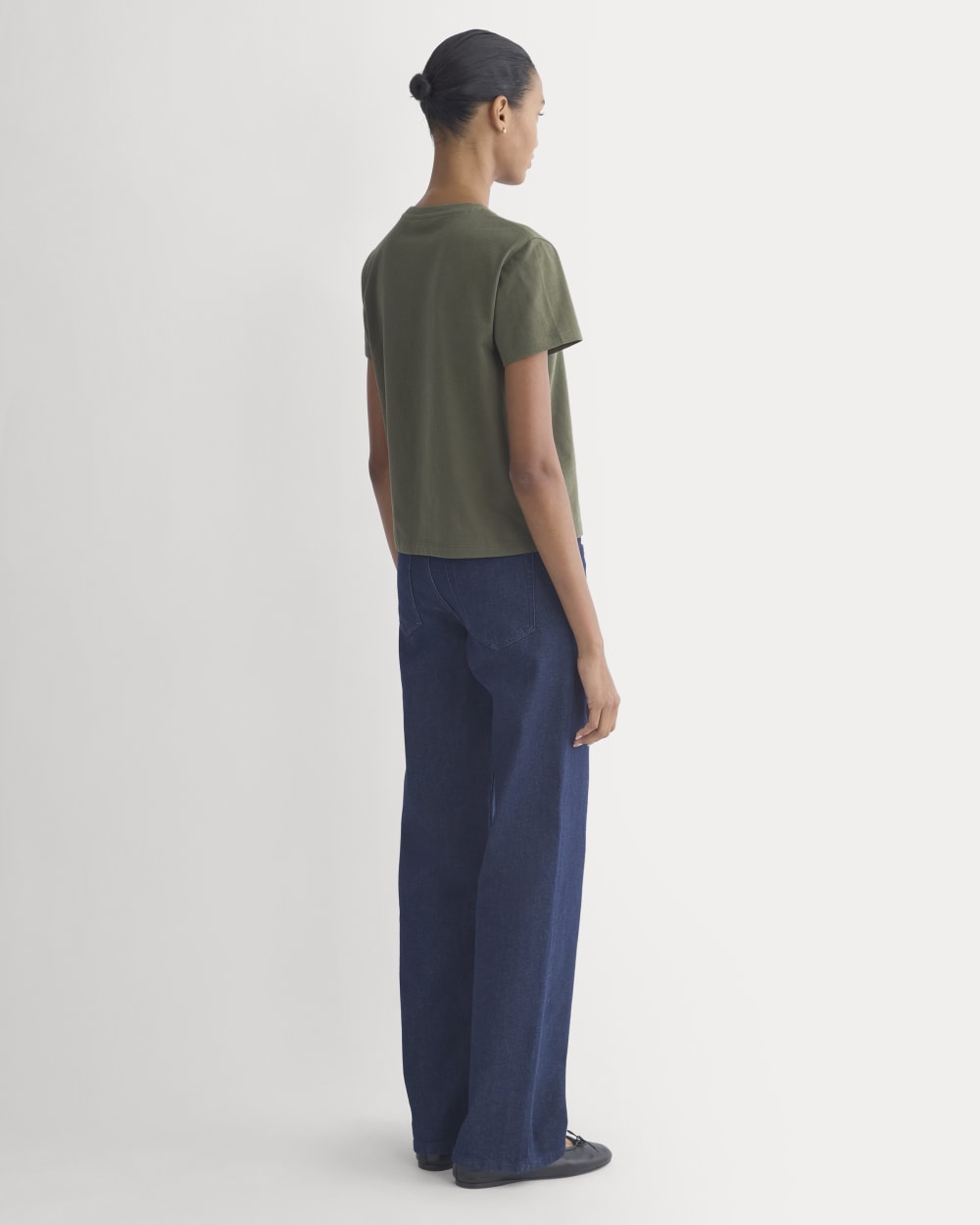 The Box-Cut Tee in Essential Cotton | Olive Night | No Pocket