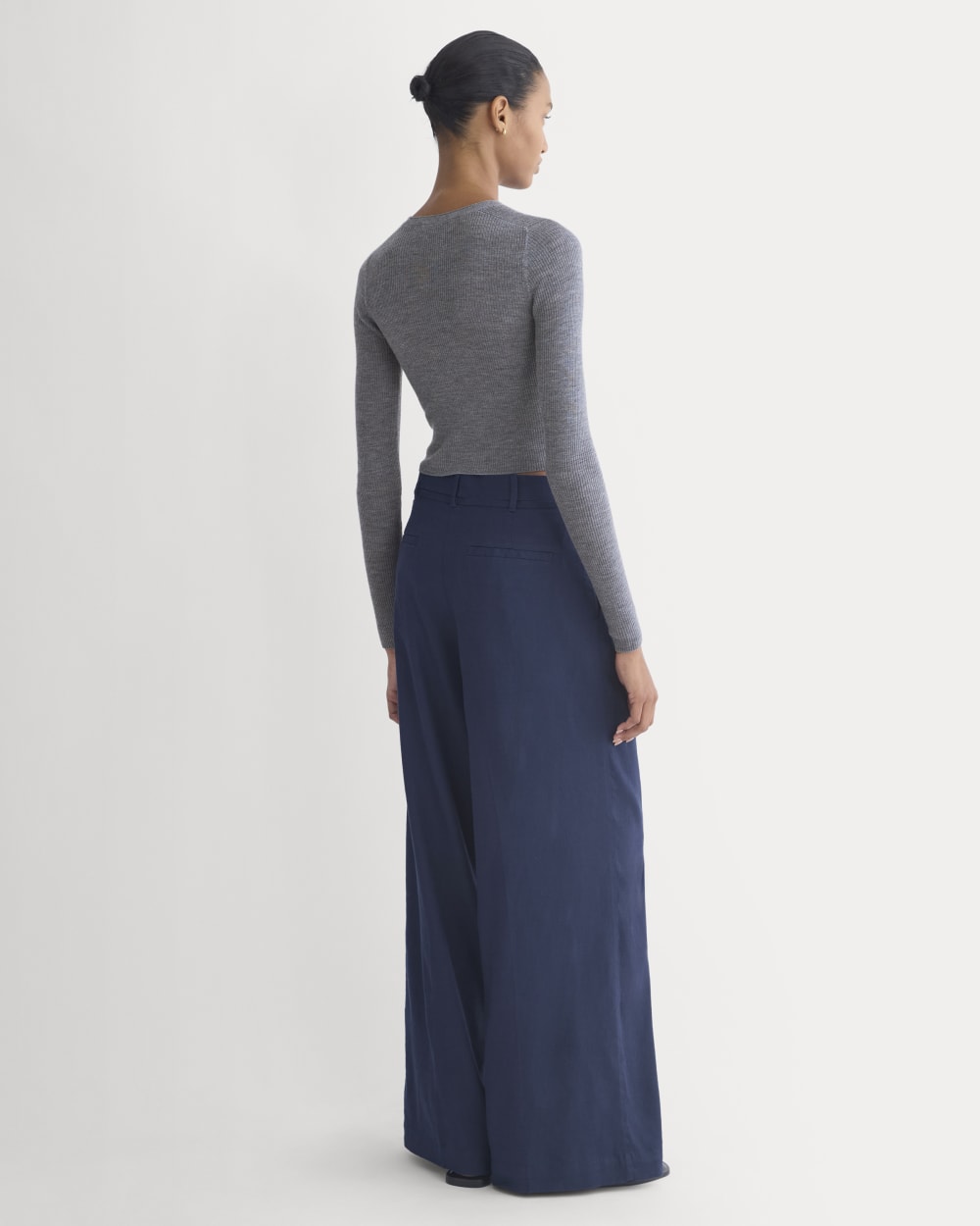 The Cropped Crew Top in Ultrafine Merino | Heather Mid Grey