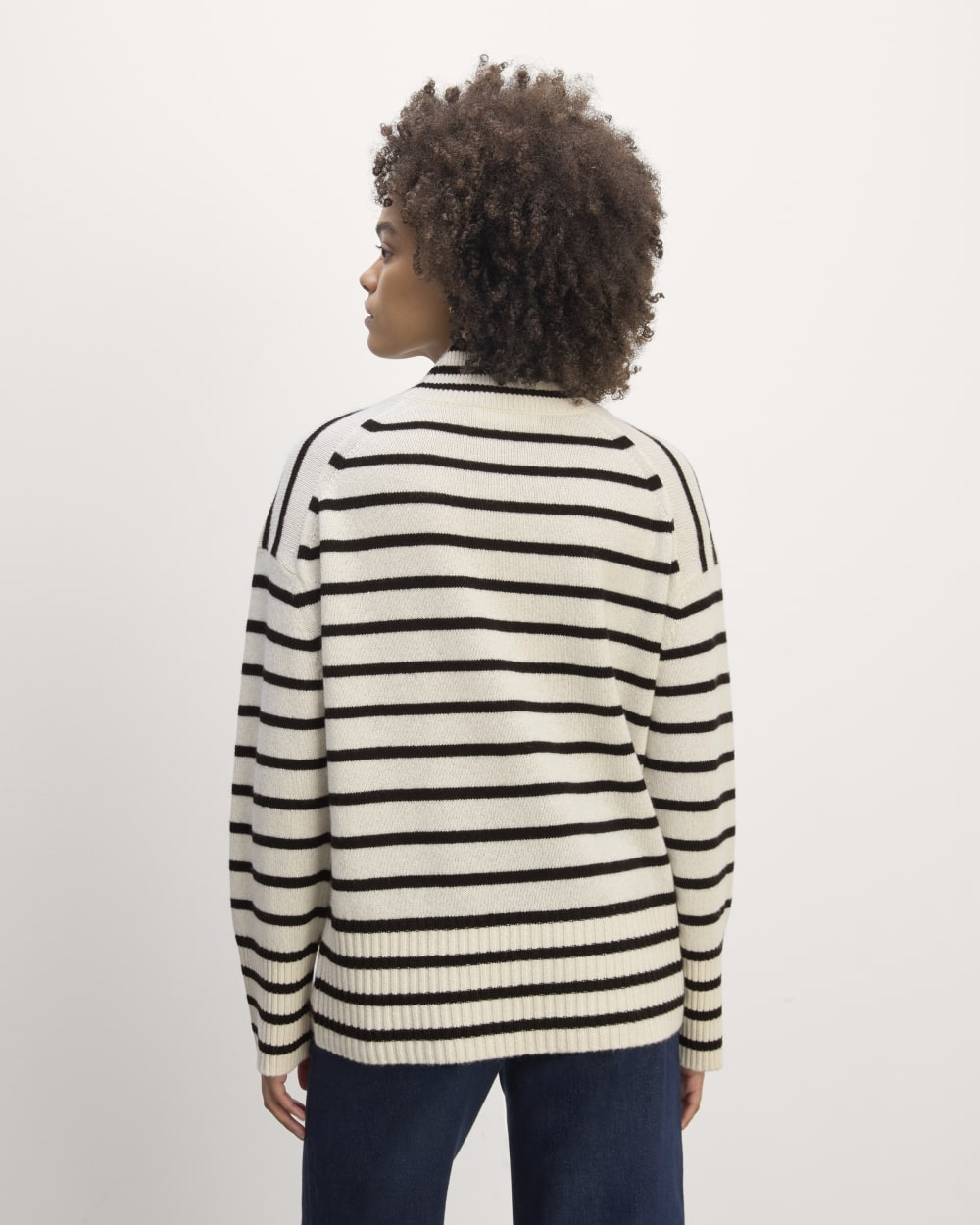 The Boxy Turtleneck in Cashmere | Bone / Black
