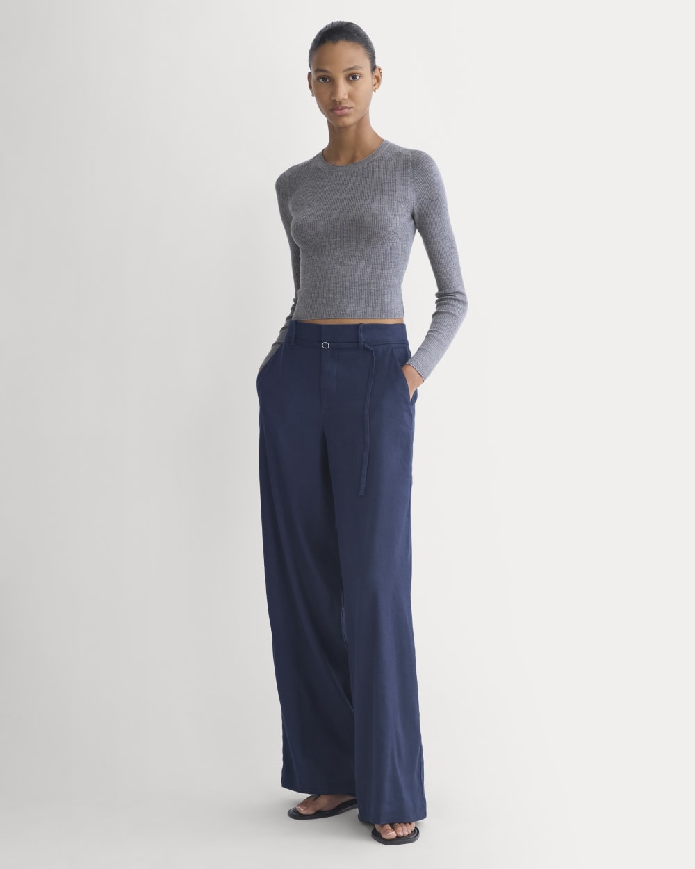 The Cropped Crew Top in Ultrafine Merino | Heather Mid Grey